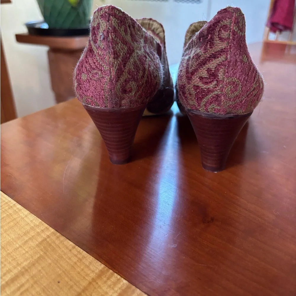 NWOT brocade pumps size 8 - Picture 2 of 6